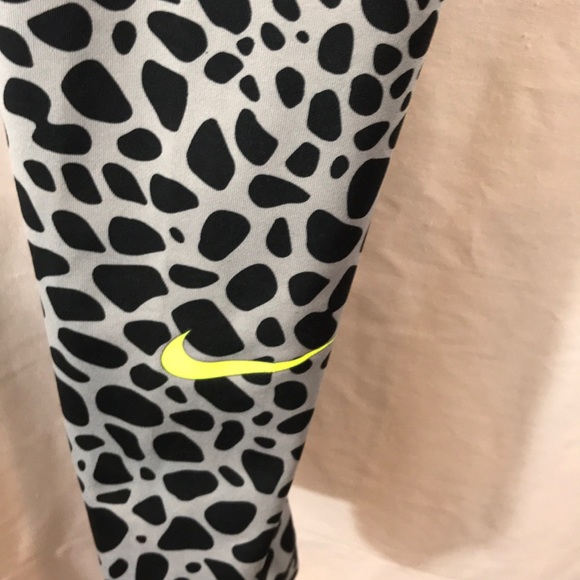 Nike Pro Giraffe Workout Legging Size XS - Picture 3 of 5